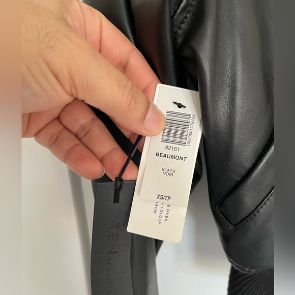 Aritzia Babaton Synergy Bomber XS - Picture 6 of 7